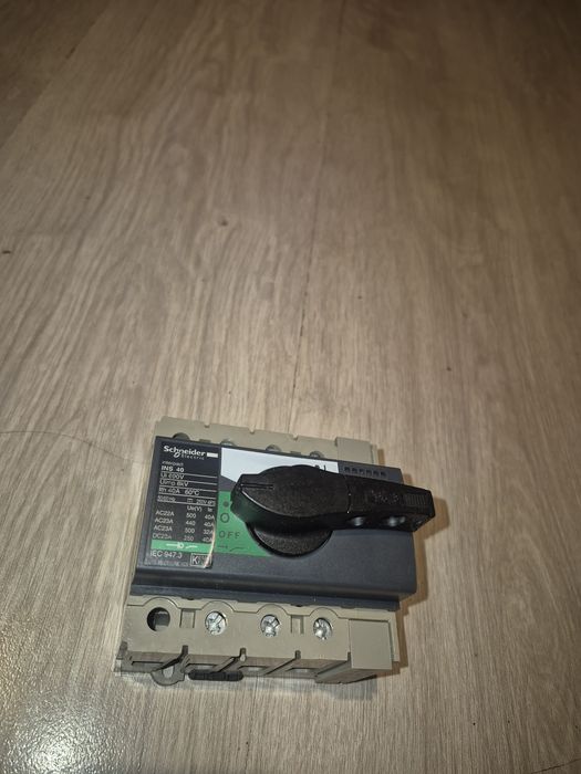 Разединител Schneider Electric INS 40 А
