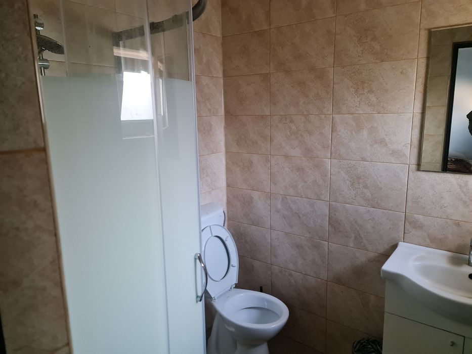 Închiriez apartament 3 camere, 90 mp, renovat – Mândrești, aproape de Focșani
