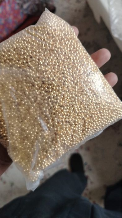 Бисеры 5 тонн оптом отдам, разные виды есть.