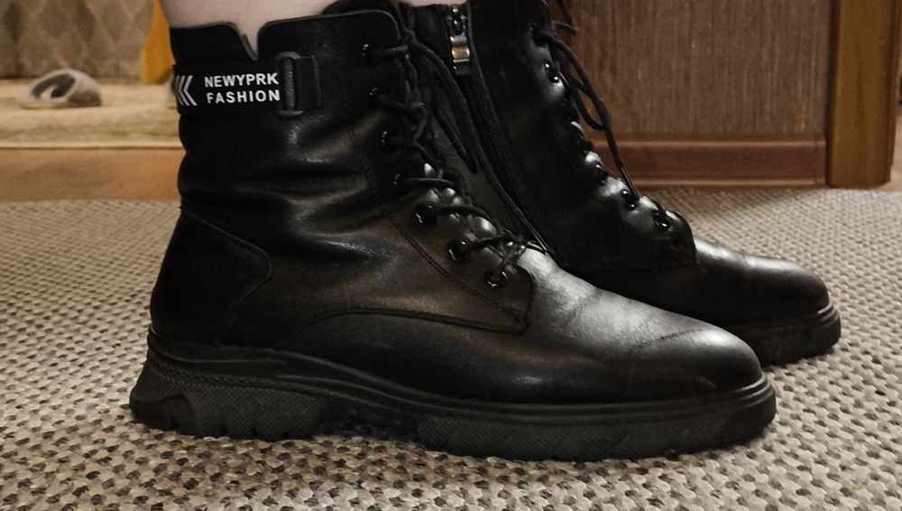 Продам зимние женские ботинки