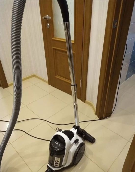 Пылесос Bosch 2000w