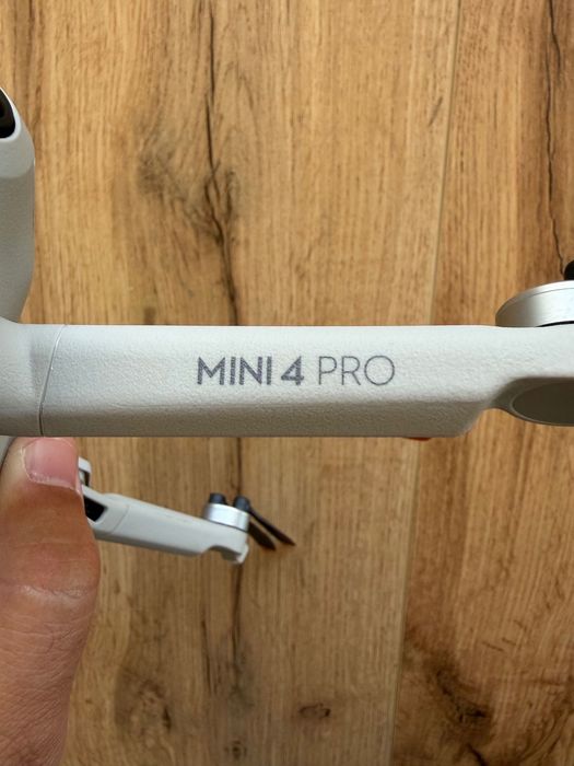 Продавам DJI Mini 4 Pro Fly More Combo