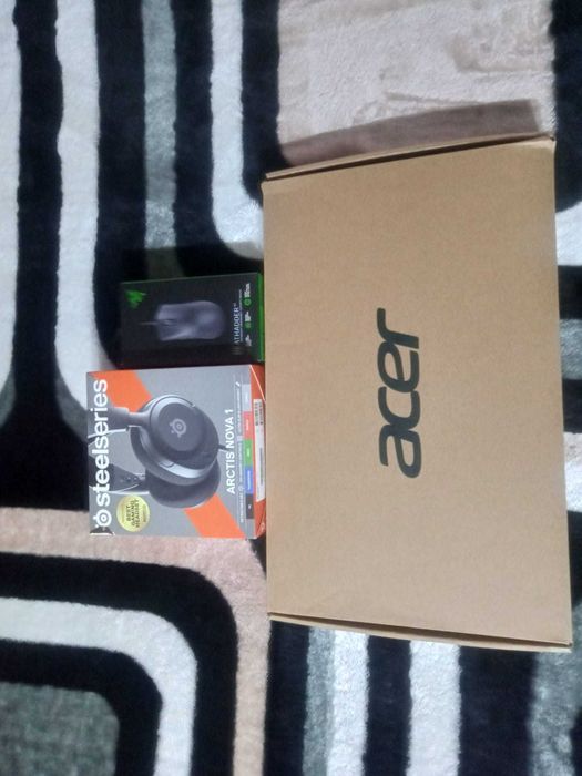 Setup Gaming:Acer aspire7,arctis nova 1,razer deathadderv3,2 mousepads