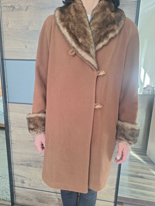 Дамско палто в кафяв цвят