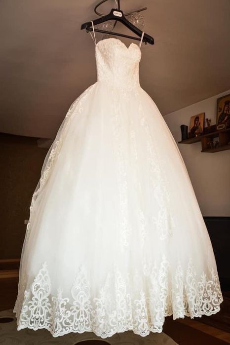 Vand rochie de mireasa