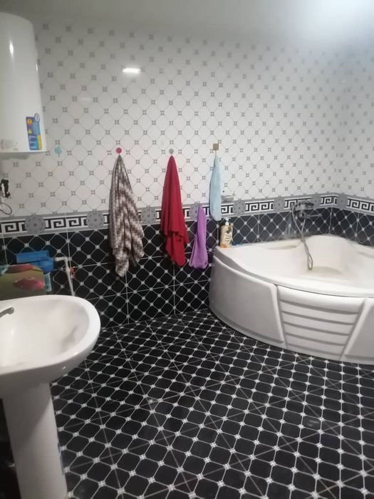 Uy sotiladi xamma qulayliklariga ega