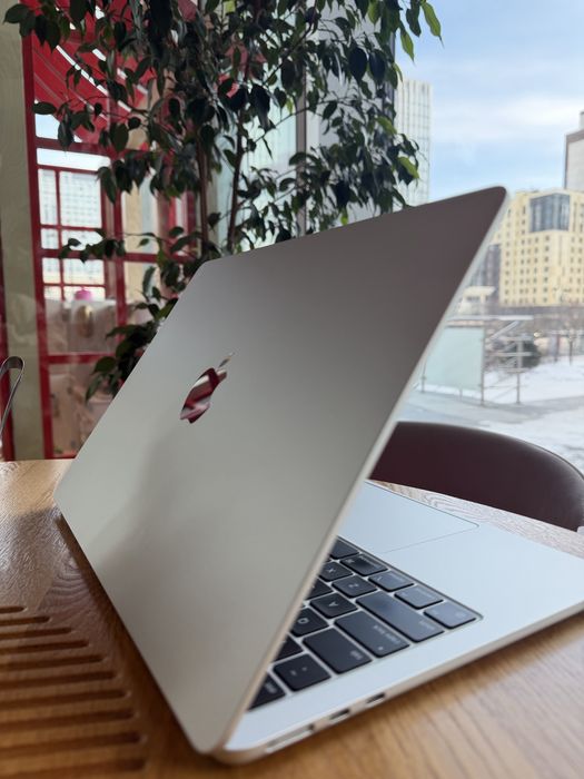 Ноутбук Apple MacBook Air M2 | 2022 | 8GB |