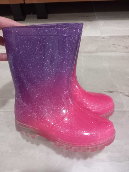 Ботушки- различни размери (21, 25, 26, 30 и 32)