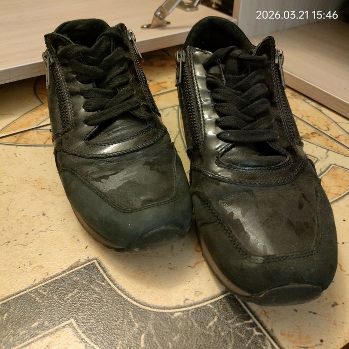 Кроссовки женские