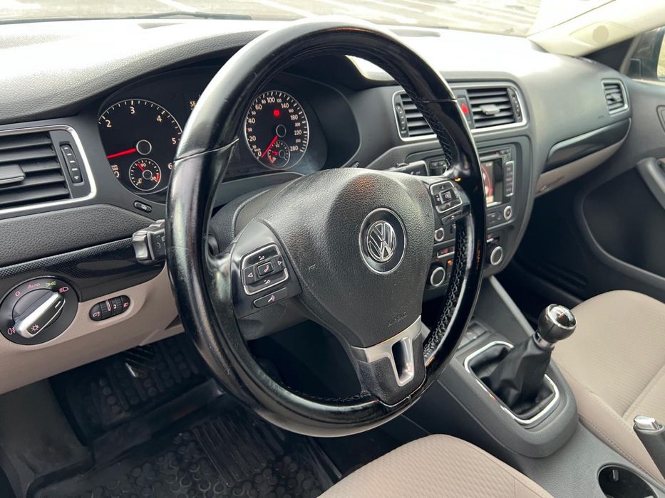 VOLKSWAGEN Jetta 2012 — imagine 4