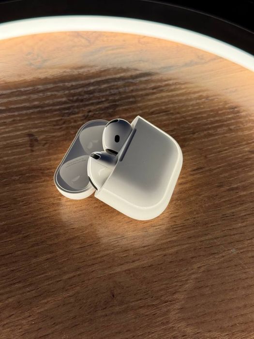 Наушники AirPods