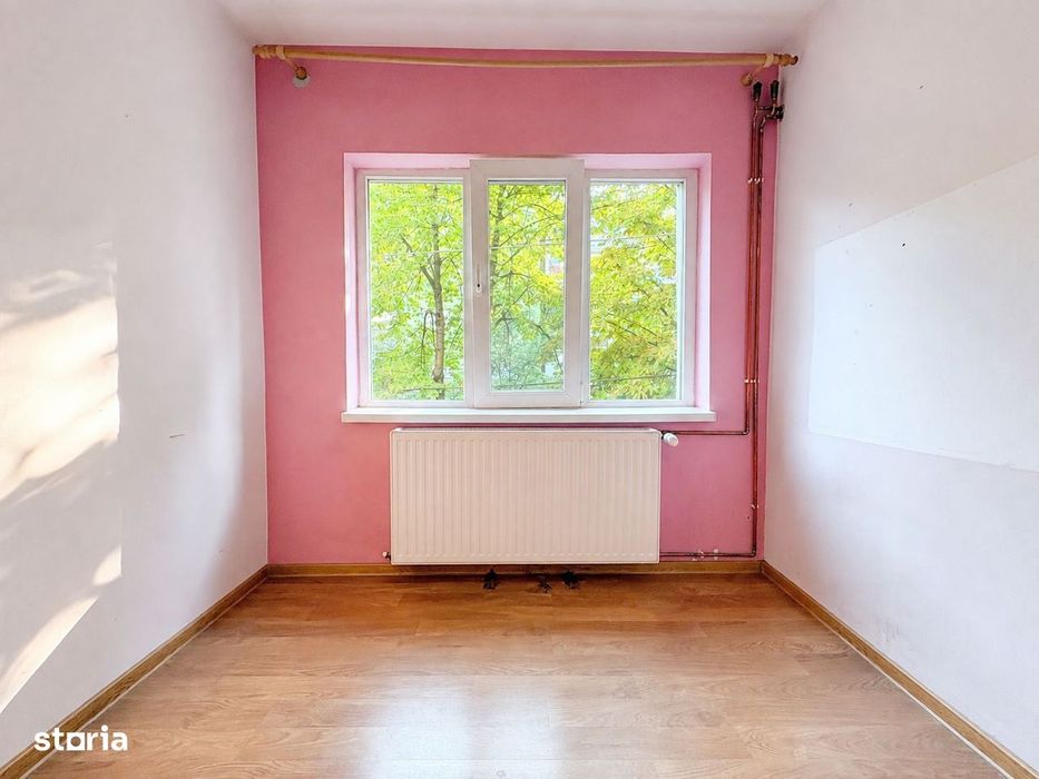 3 camere decomandat, etaj 1, centrală proprie, 2 balcoane + logie