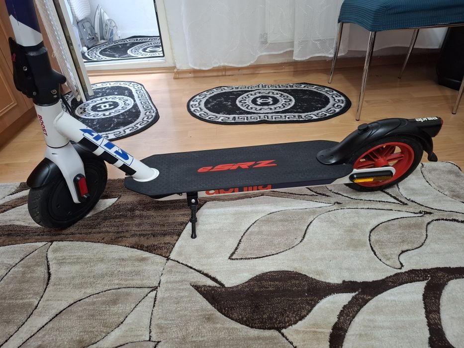 Vând trotineta electrica Aprilia