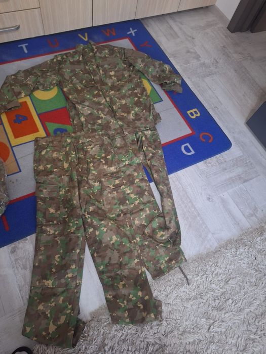 Vând ținute combat