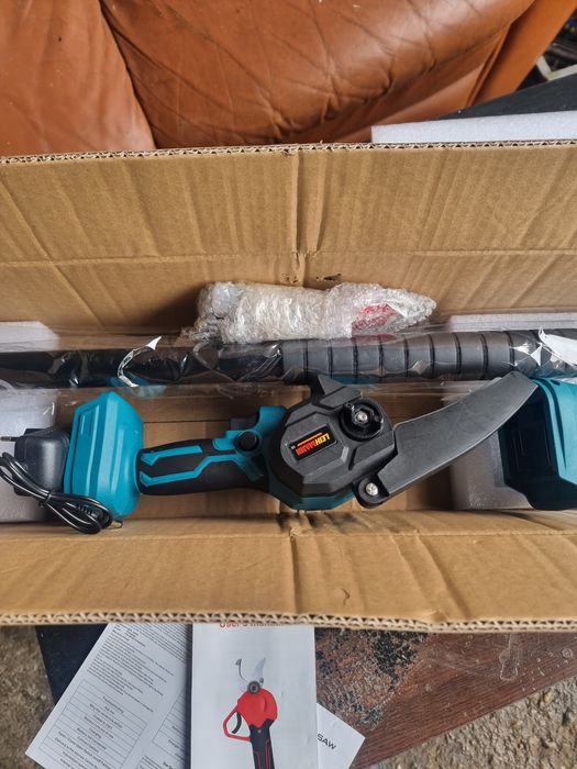 Set foarfeca si mini drujba cu acumulatori