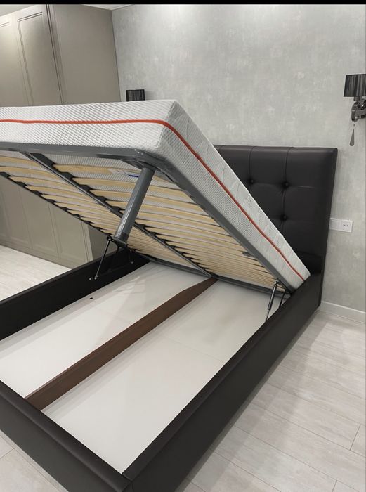 Продается кровать 1.6х2 м