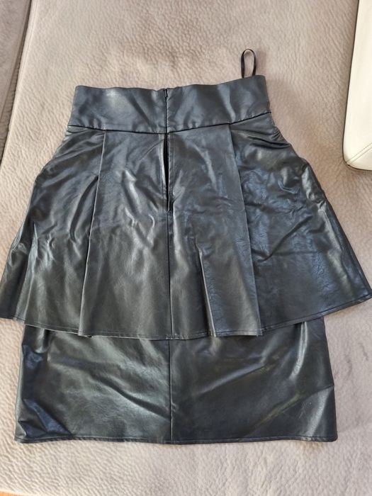 Ефектна кожена пола