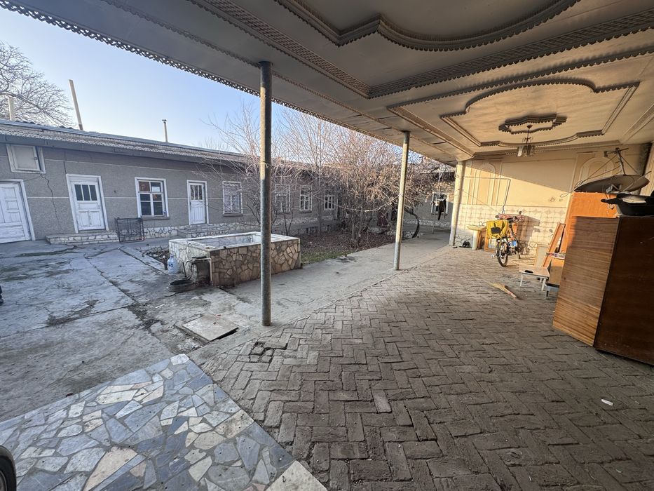 Shahar markazida joylashgan hovli sotiladi!