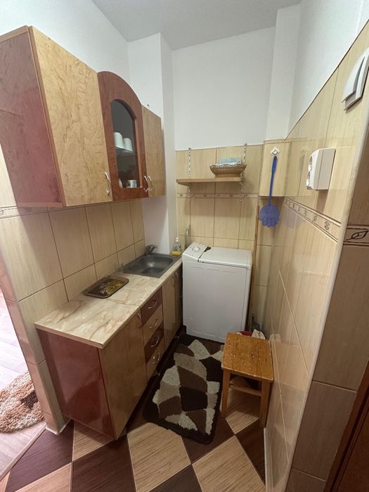 Vand camera de camin 12 m2 - Intabulata, recent renovata
