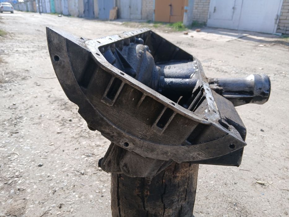 Поддон с рудуктором Бмв е34 525 ix...