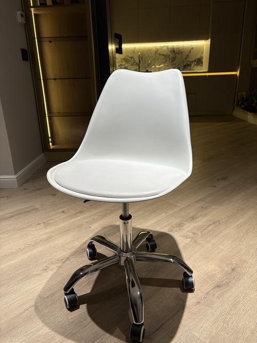 Scaun pentru masuta de machiaj