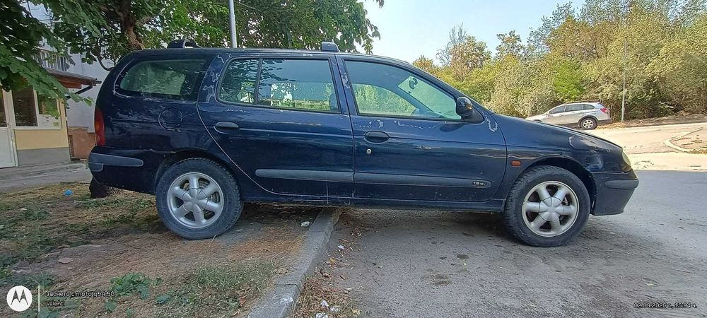 Продавам Рено меган гранд тур 2000г.