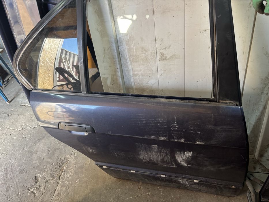 Продам на бмв е34 двери