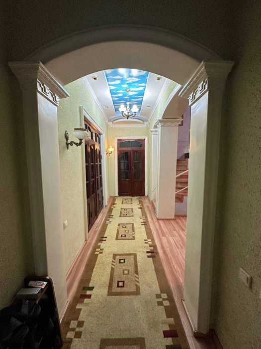 Шахар марказида жойлашкан 2 этаждли ховли жой сотилади!