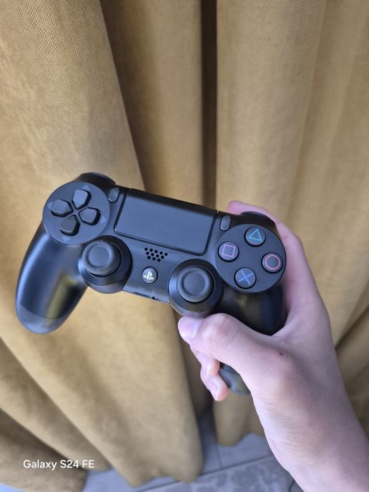 Продам PS4 slim на 1TB.