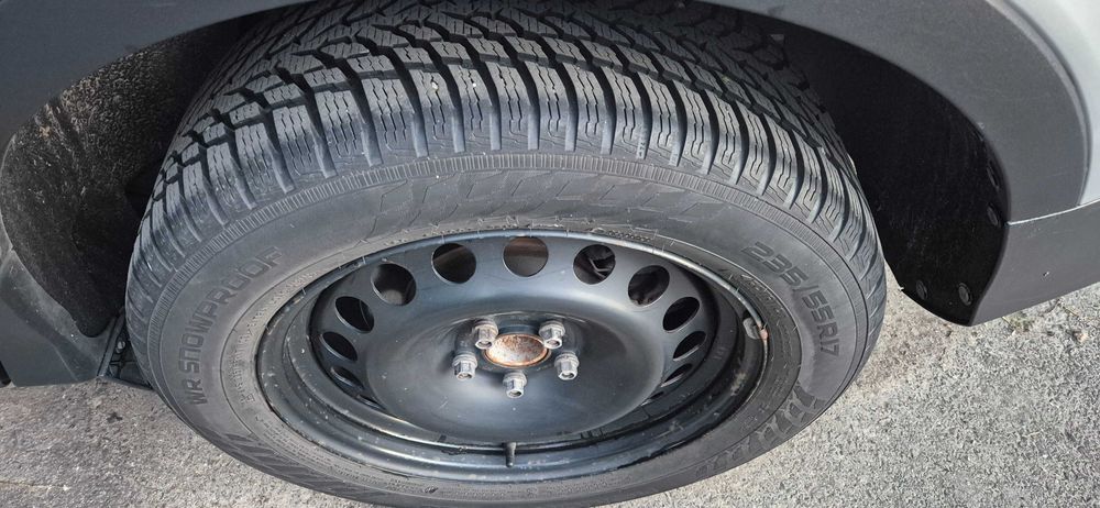 Set 4 anvelope iarna Nokian 235/55 R17 cu jante de tablă