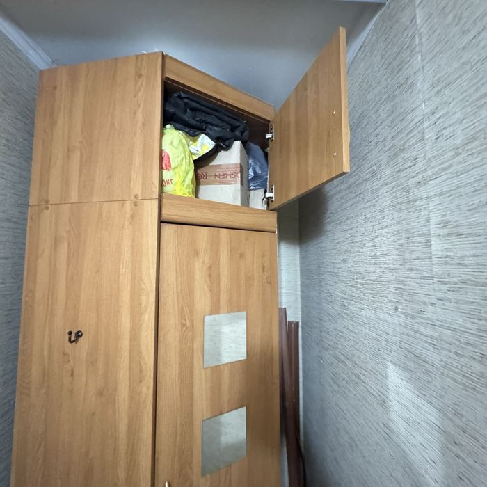 Шкаф угловой, стоял в прихожей