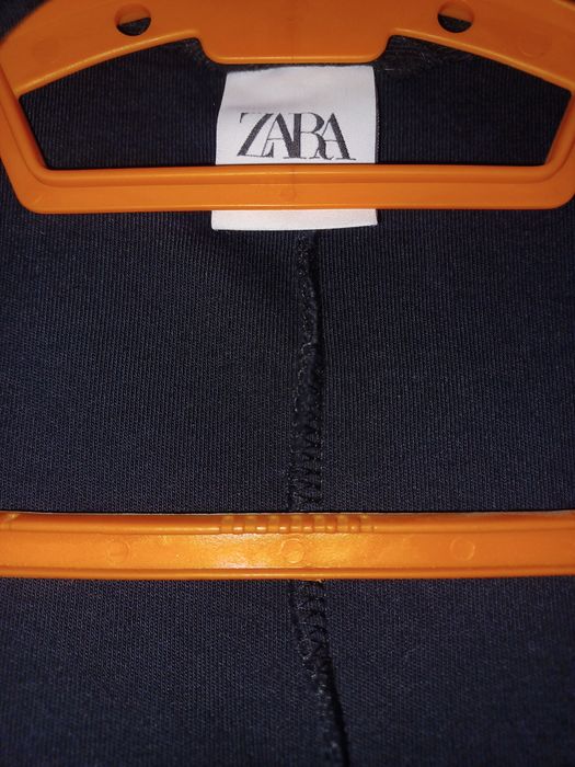 Vând hanorac modern foarte bun calitativ nou marca Zara L