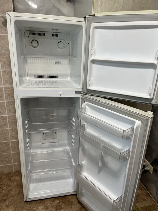 Срочно продам ! Холодильник LG