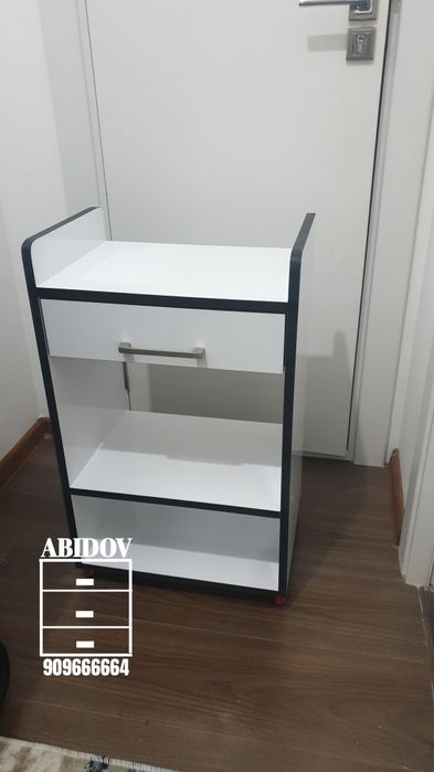 Тумбочка на роликах.  Тележка для салона красоты