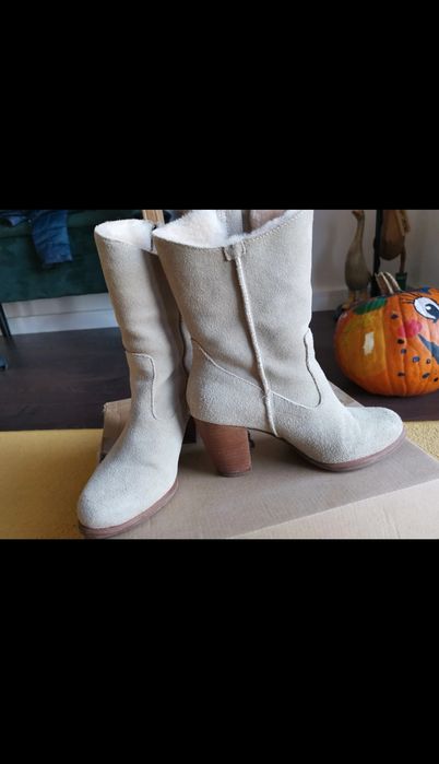 Cizme UGG în stare foarte bună