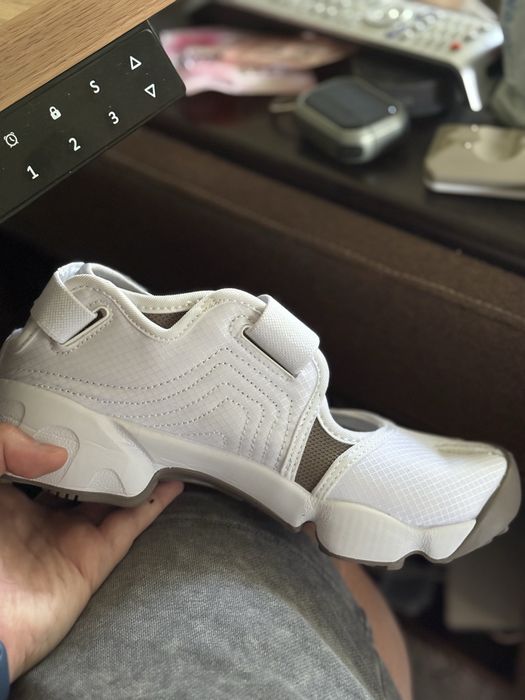 Таби кроссовки nike air rift белые