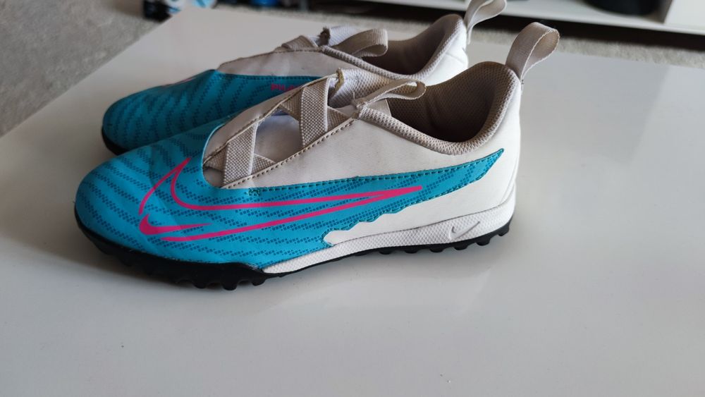 Детски стоножки за изкуствена трева Nike Phantom GX Academy Junior
