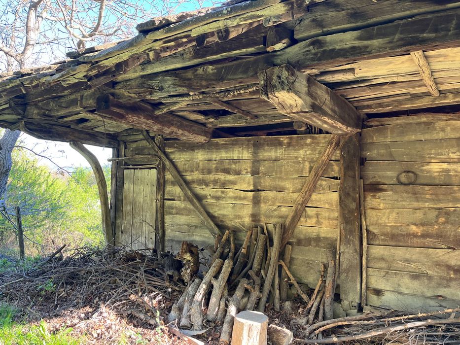 Продавам къща с плевня в село Долни Радковци, област Трявна
