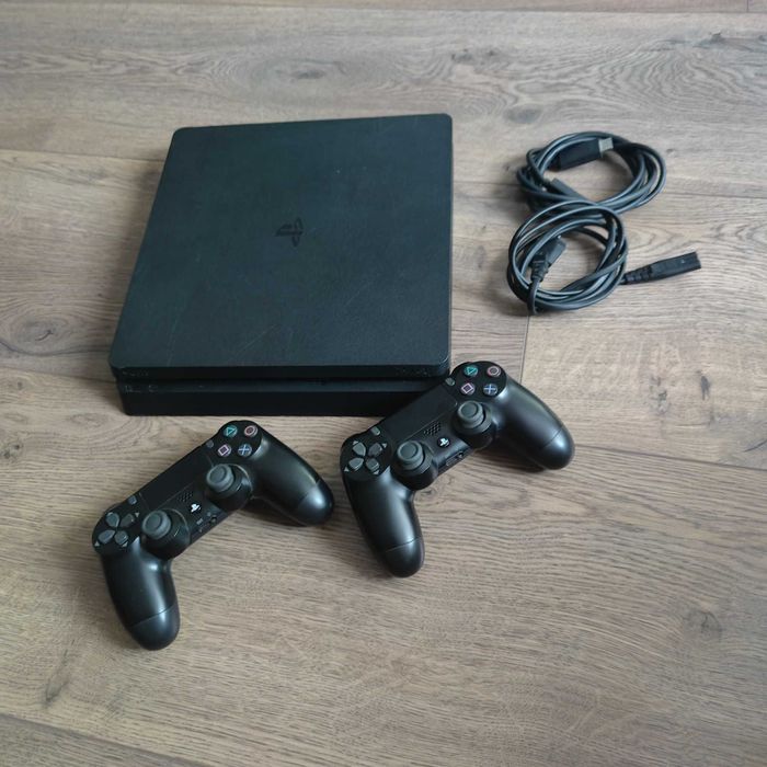PlayStation 4 Slim 2 Controllere, 1 TB + Joc Fifa 22