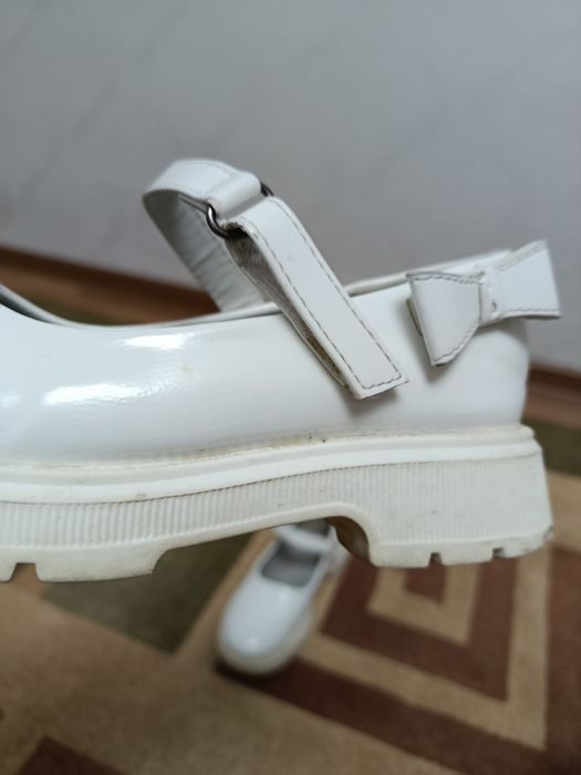 Продам детскую зимнию обувь