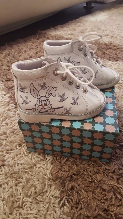 Продам детскую обувь