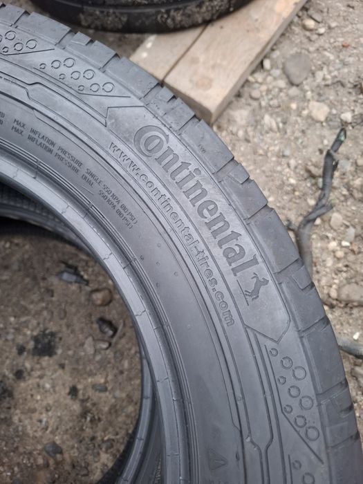 Vand 2 anvelope 215 60 17 C continental de vara bune