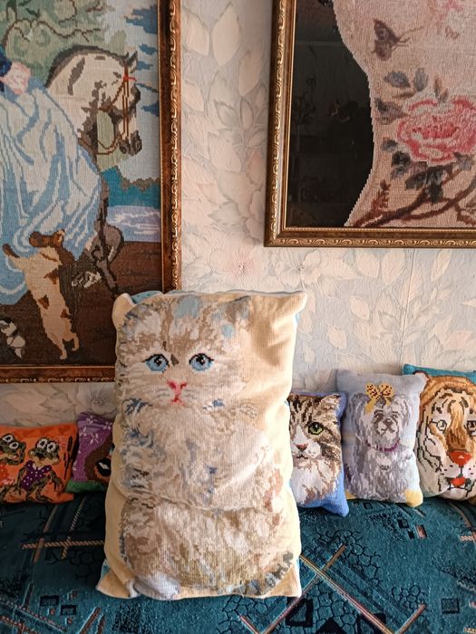 Вышитые подушечки