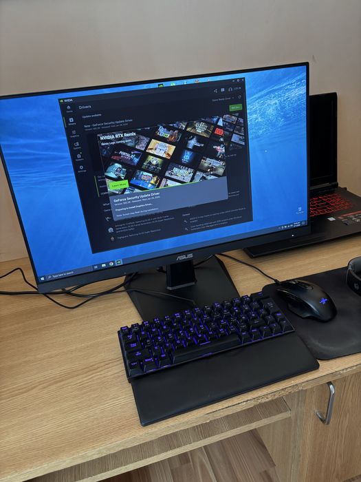 Laptop Gaming MSI + monitor + tastatura