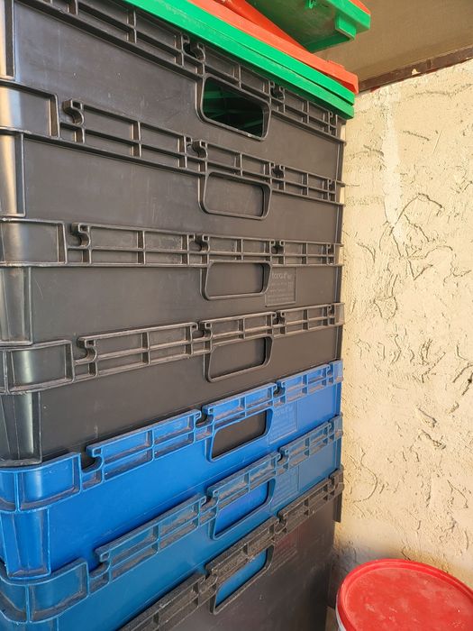 Продам пластиковые ящики.