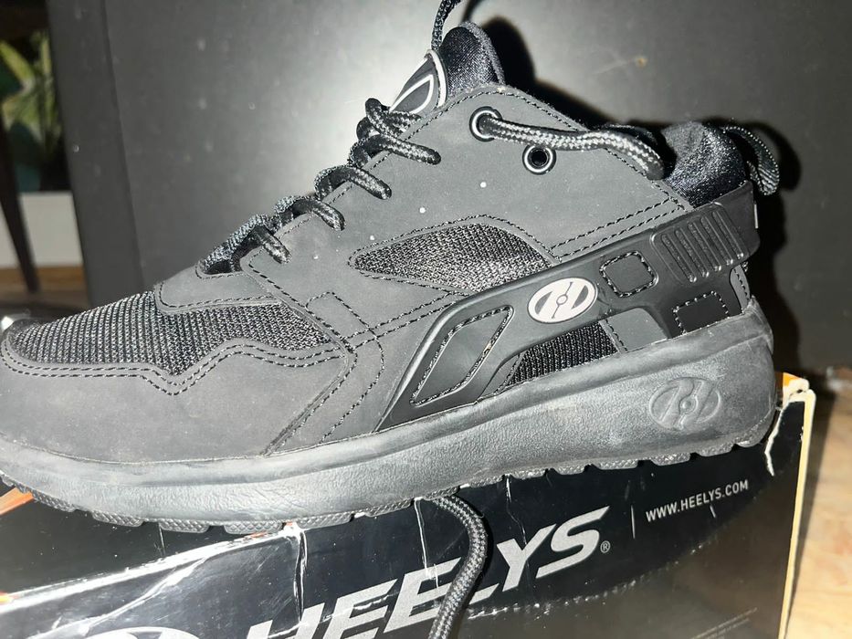 HEELYS (кроссовки на колёсиках)