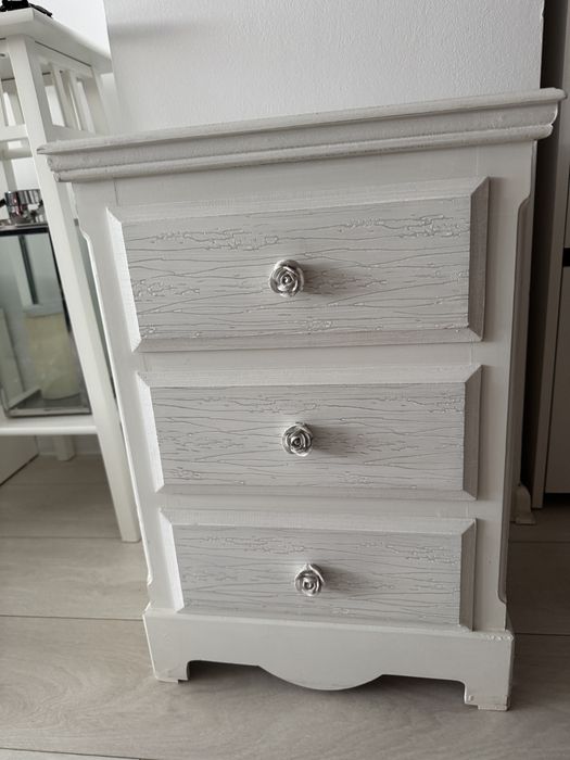 Set 2 noptiere din lemn alb cu patina gri 40 cm x 34 cm x 59h