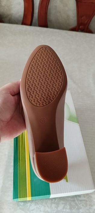 Продам женские туфли