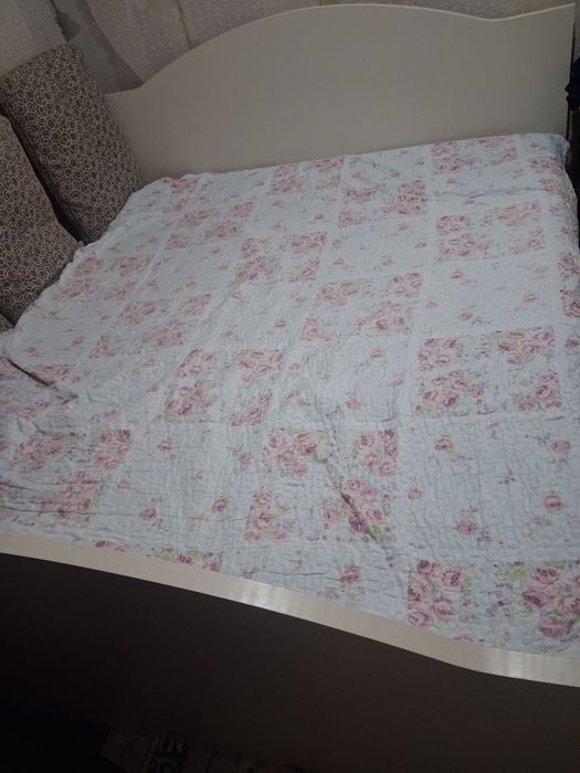 Спальный кровать