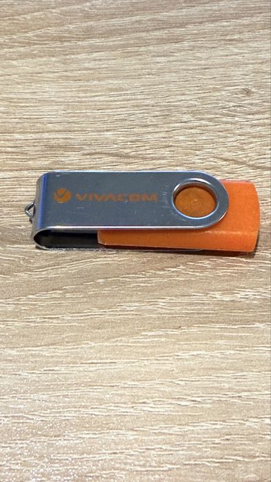 USB флаш памет 4GB (класически модел с оранжева капачка)